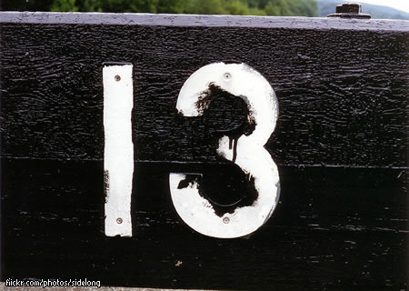 martes 13